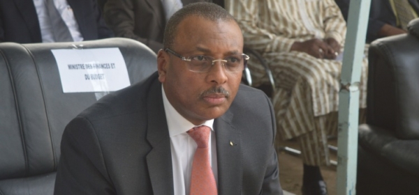 Le Ministre des Finances et du Budget Monsieur Christian Georges Diguimbaye  plaide pour la modernisation des services des Impôts et des Douanes